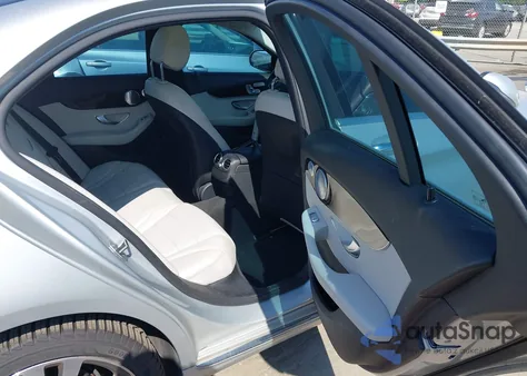 2016 Mercedes-Benz C 300 4Matic из США, поврежденный, VIN 55SWF4KB4GU167793